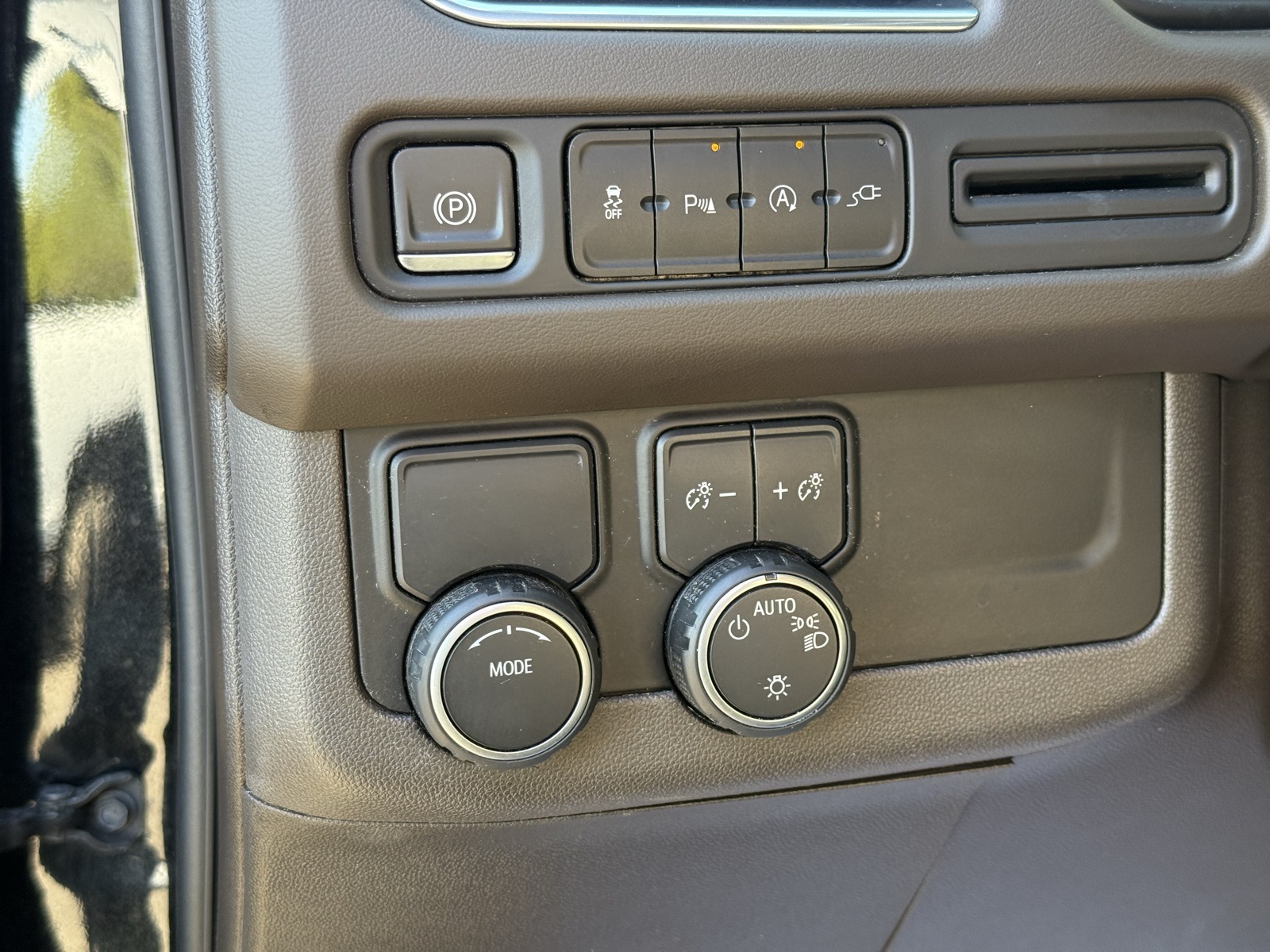 2021 Chevrolet Suburban LT photo 22