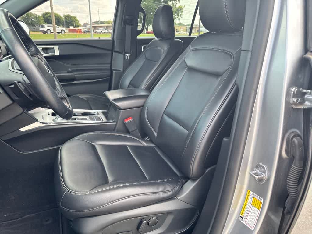 2020 Ford Explorer XLT photo 9