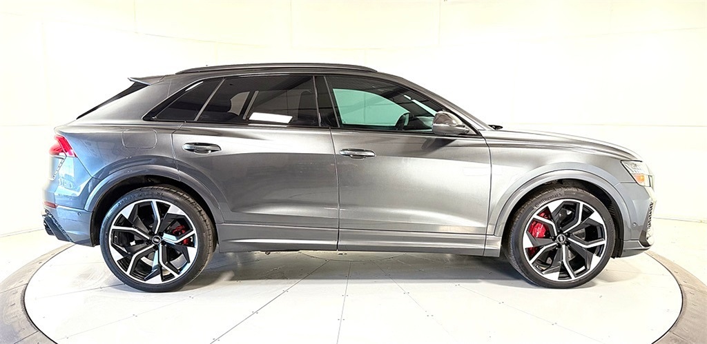 2022 Audi RS Q8 photo 4