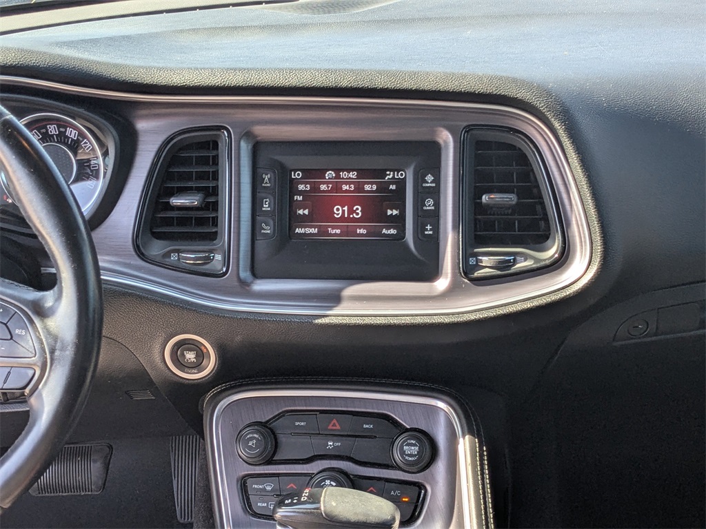 2016 Dodge Challenger SXT photo 16