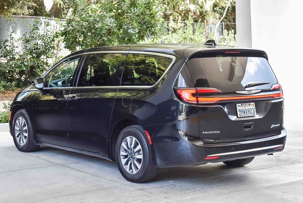 2023 Chrysler Pacifica Hybrid Touring L photo 4