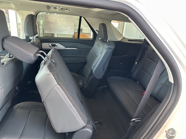 2025 Ford Explorer photo 36