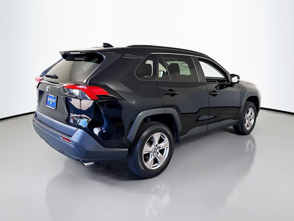2022 Toyota RAV4 XLE photo 9