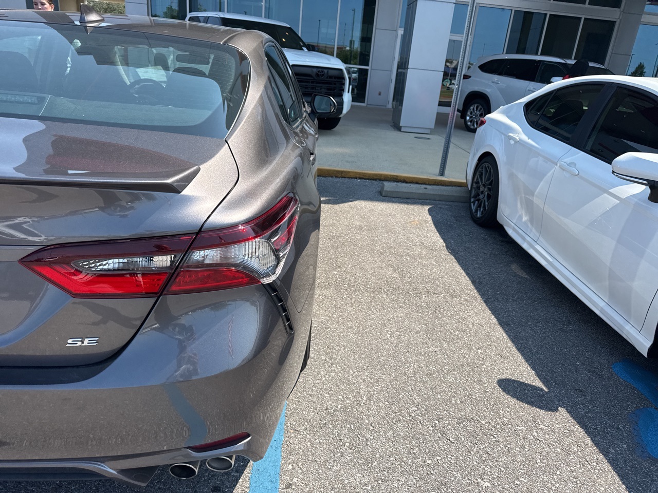 2021 Toyota Camry SE photo 7