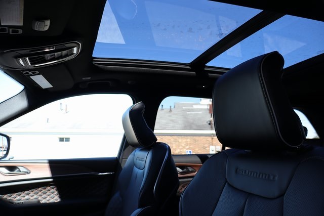 2025 Jeep Grand Cherokee Summit photo 24