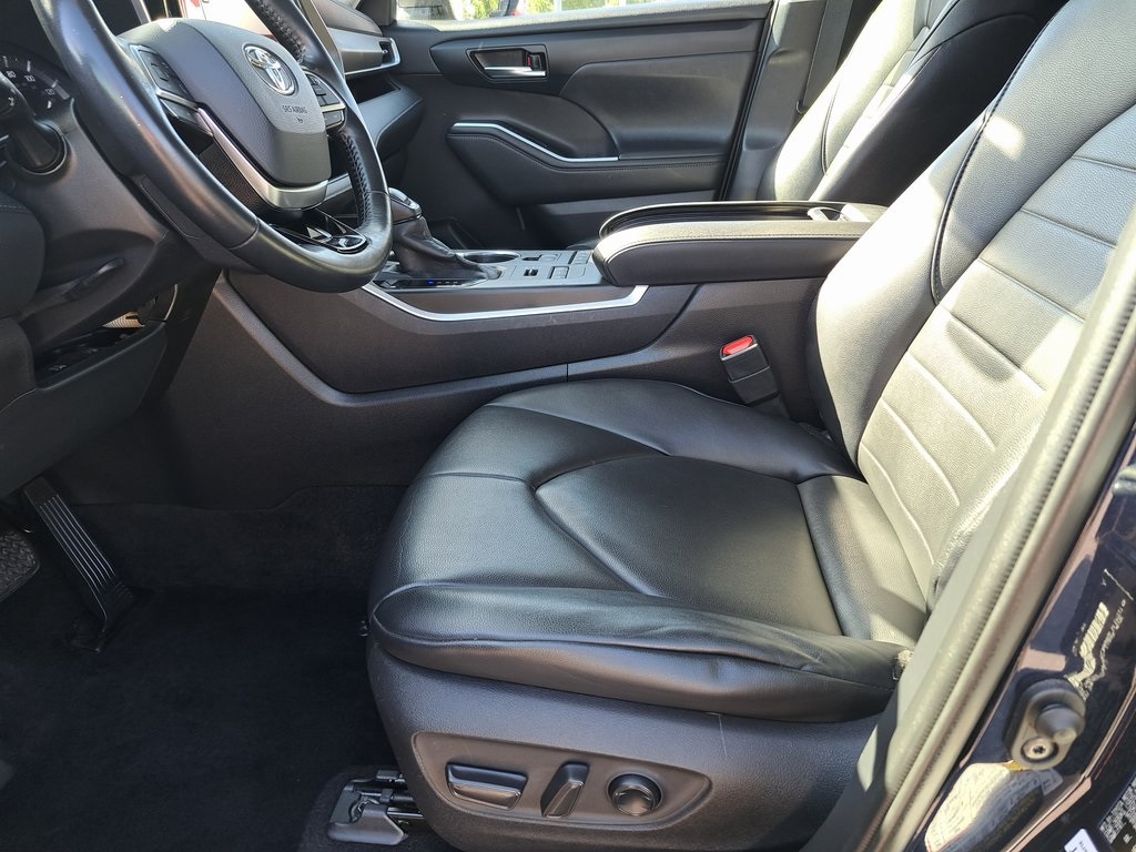 2020 Toyota Highlander XLE photo 23