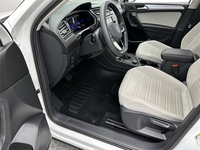 2023 Volkswagen Tiguan S photo 3