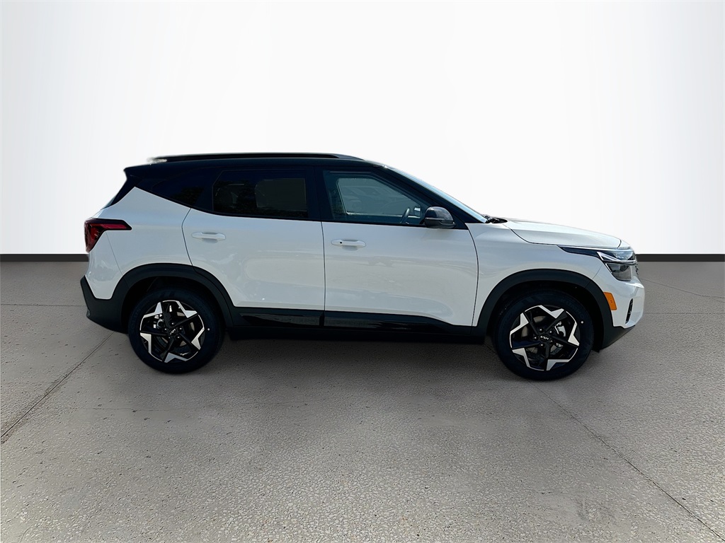 2025 Kia Seltos S photo 3