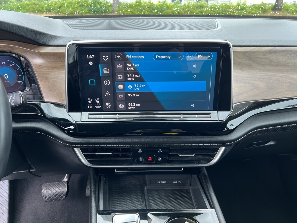 2024 Volkswagen Atlas SE Technology photo 18