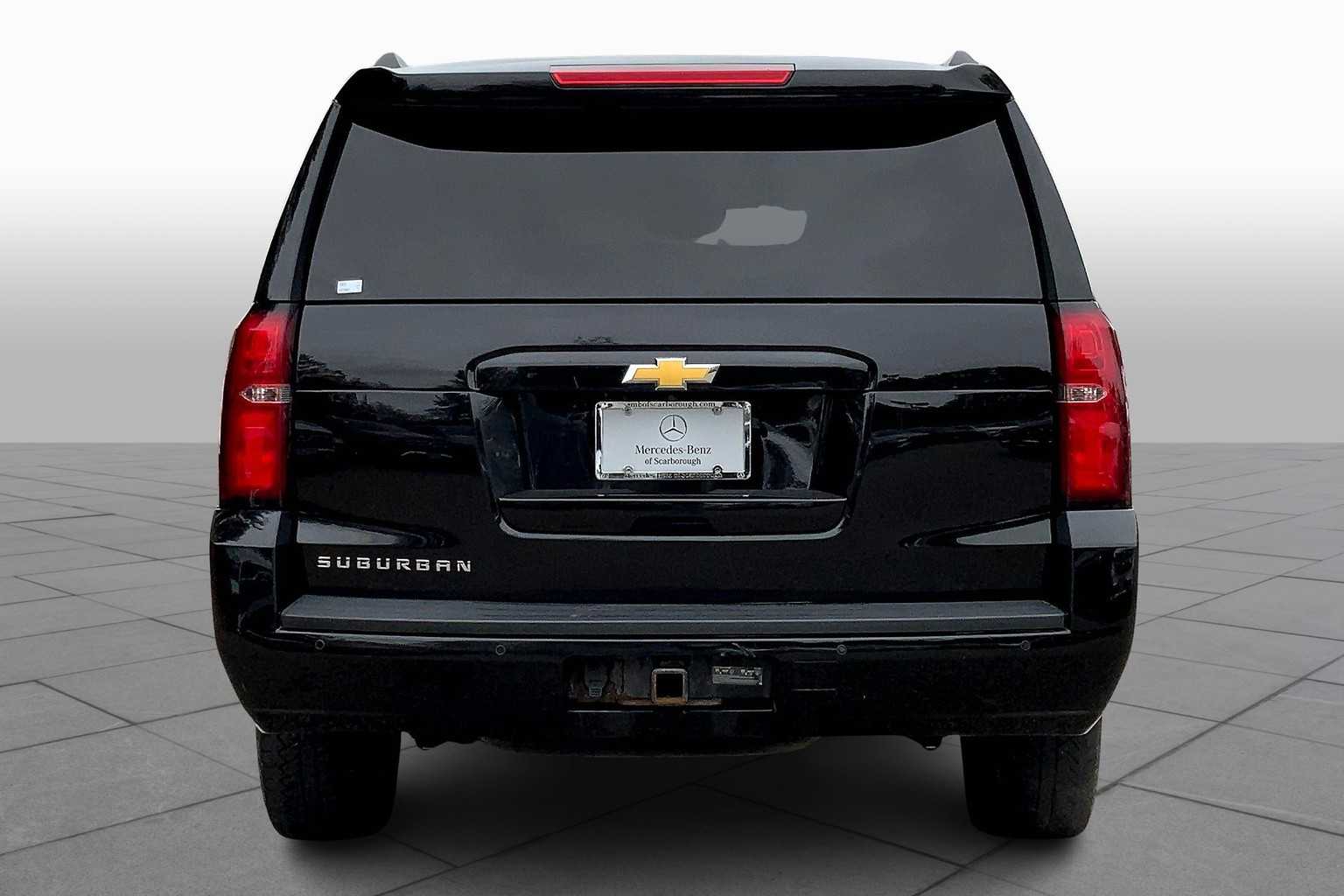2019 Chevrolet Suburban LT photo 4