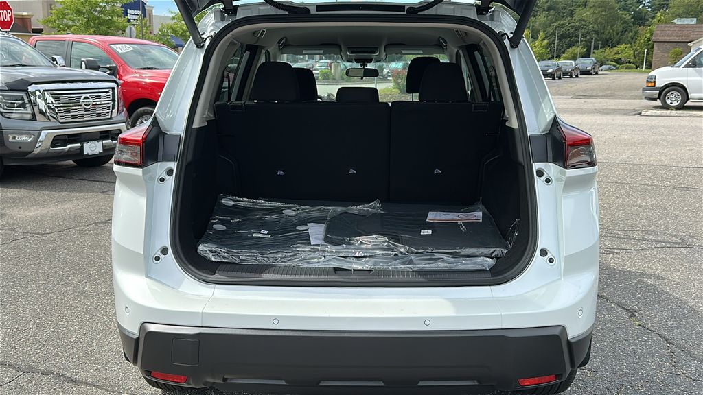 2026 Nissan Rogue SV photo 25