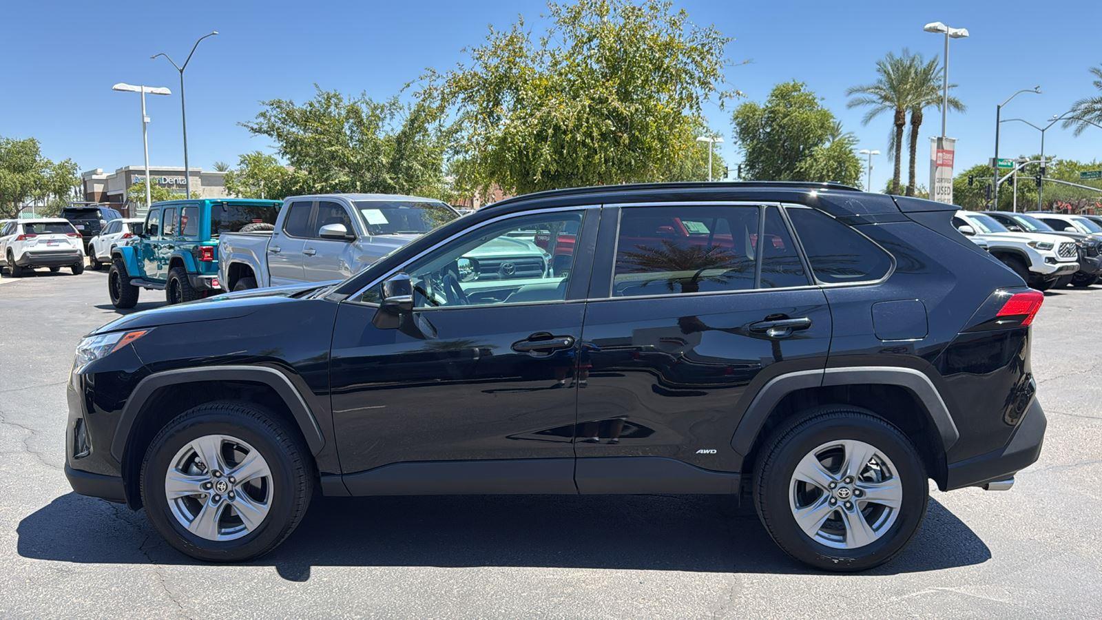 2022 Toyota RAV4 Hybrid XLE photo 2