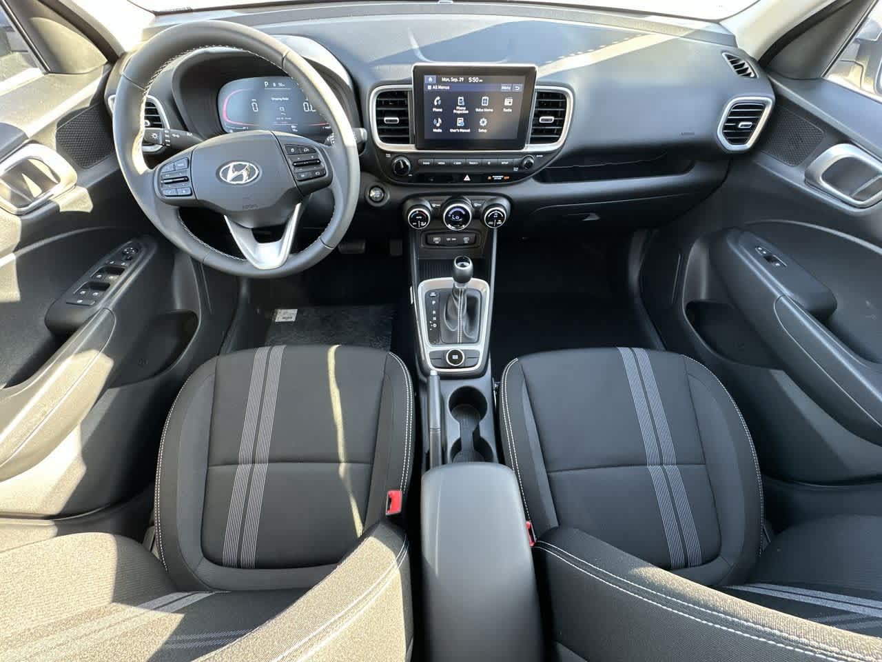 2025 Hyundai Venue SEL photo 23