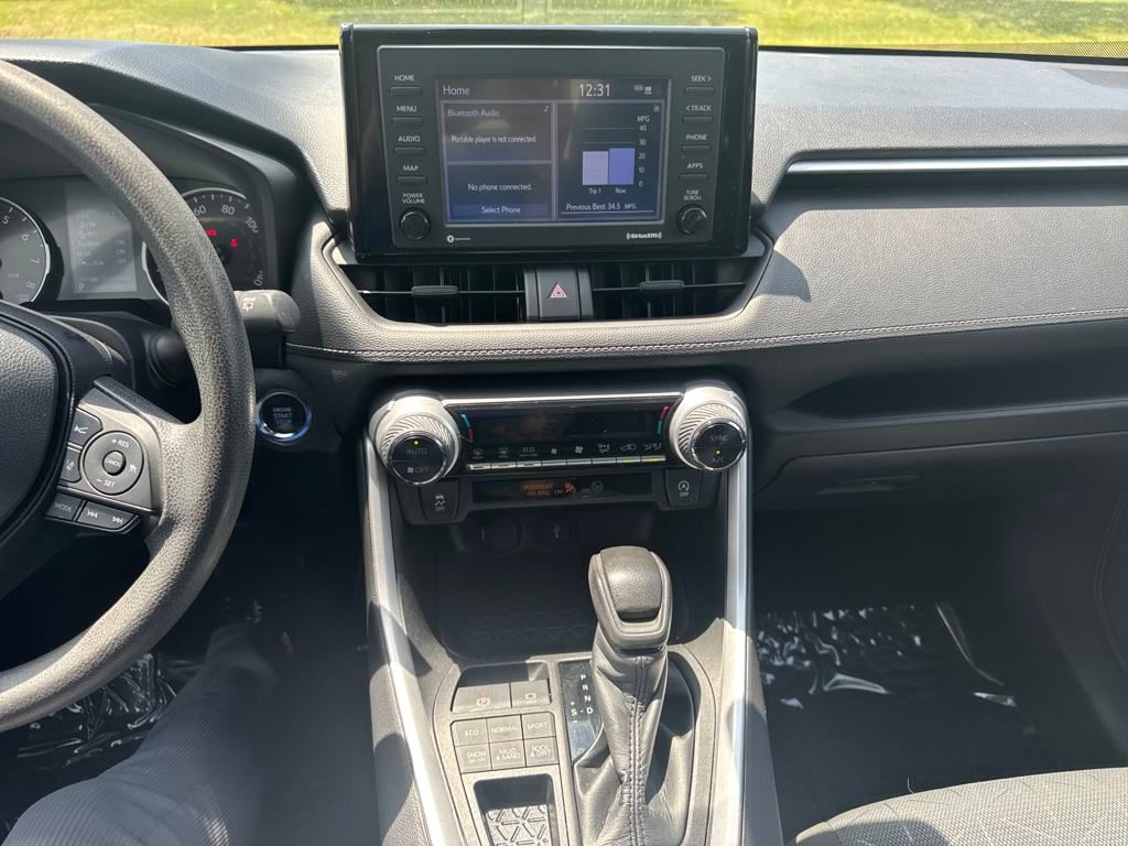 2022 Toyota RAV4 XLE photo 17