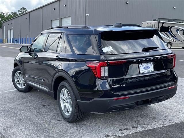 2025 Ford Explorer photo 3