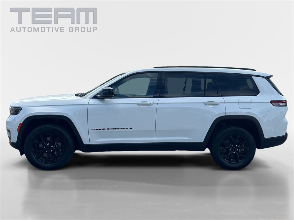2024 Jeep Grand Cherokee Altitude photo 2