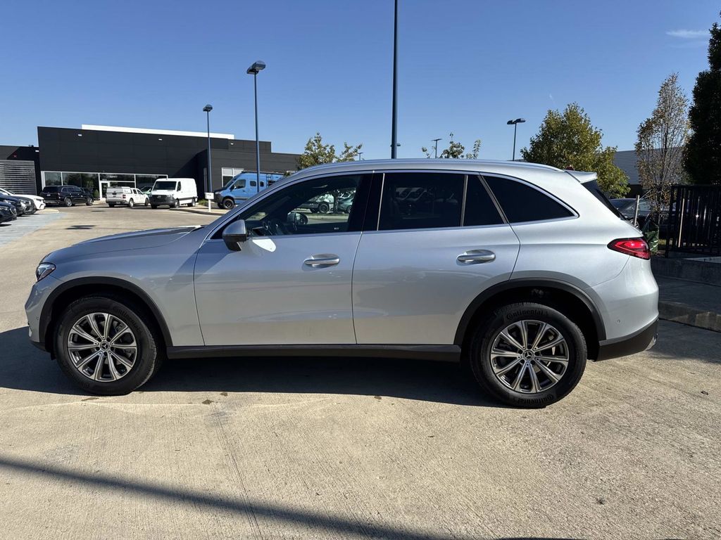 2026 Mercedes Benz GLC 300 4MATIC photo 2