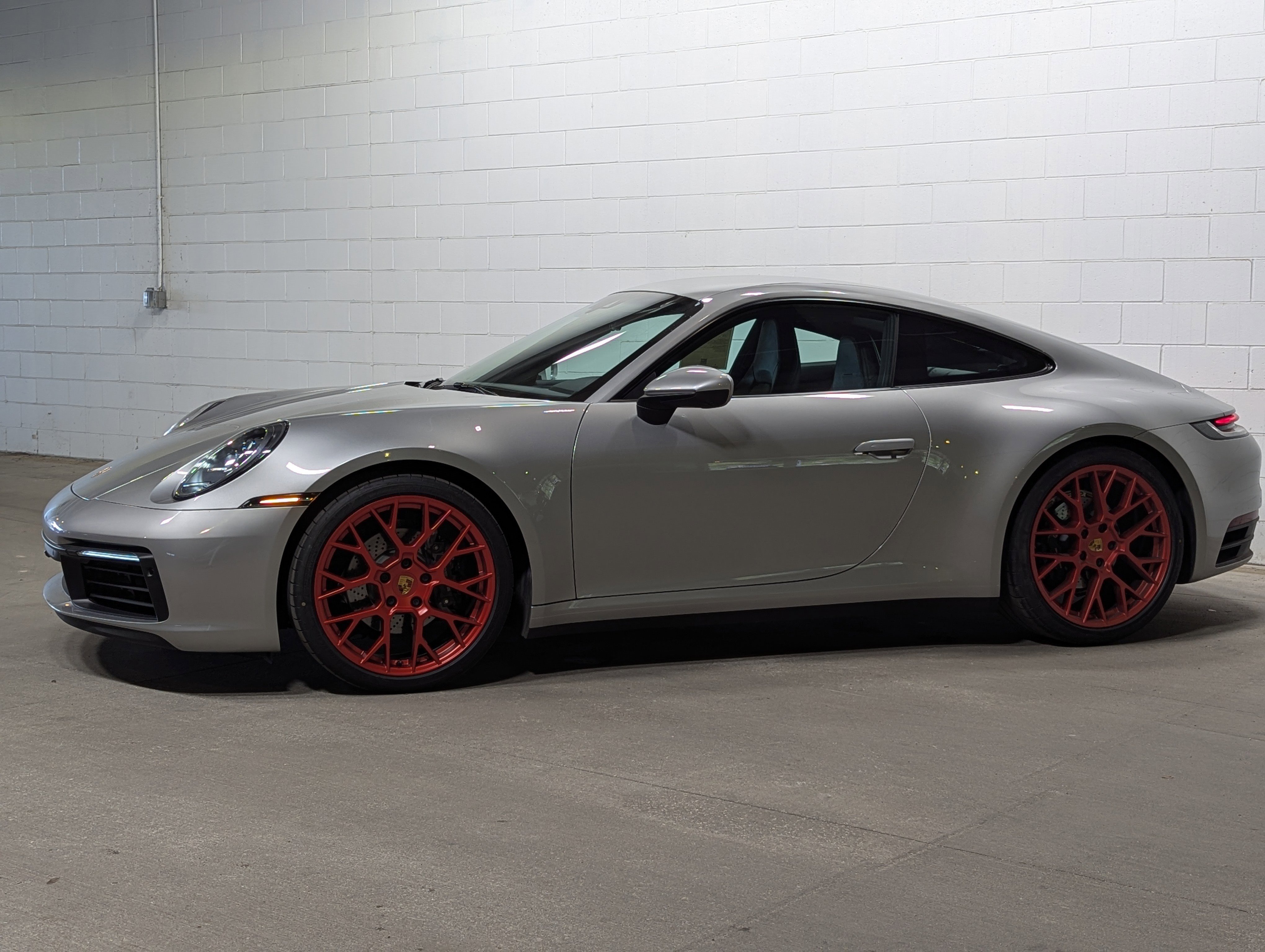 2022 Porsche 911 4 photo 2