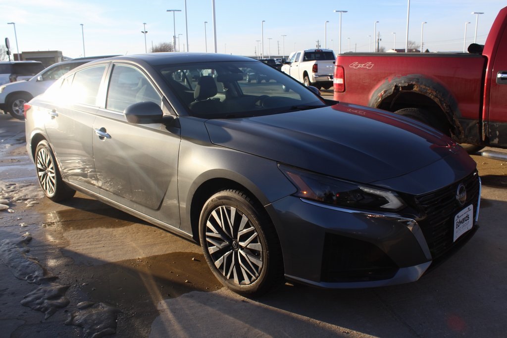 2023 Nissan Altima SV's photo