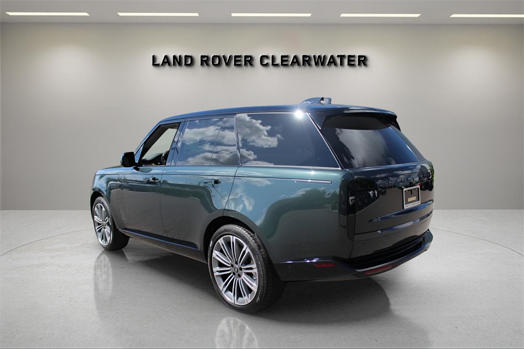 2025 Land Rover Range Rover SE photo 3