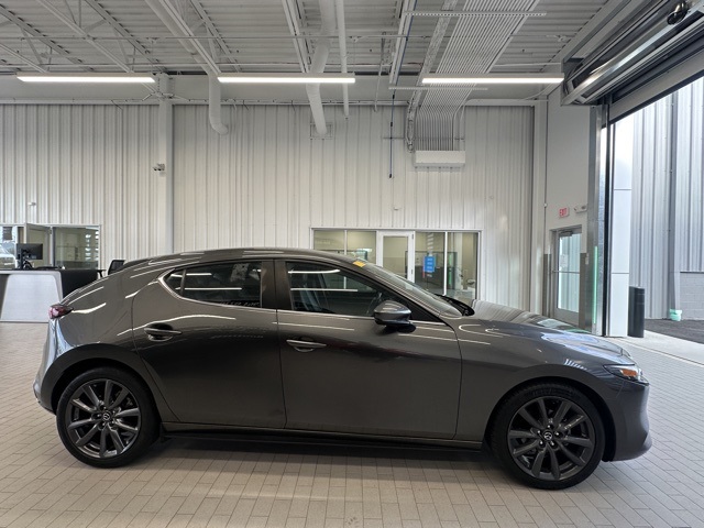 2022 Mazda Mazda3 Select photo 2