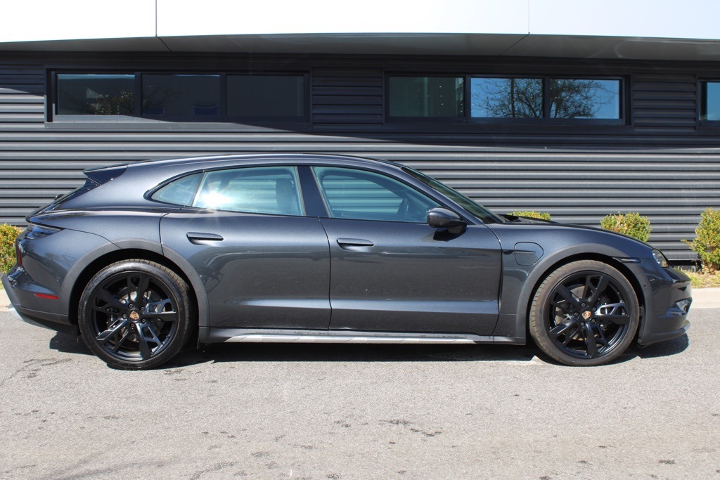 2025 Porsche Taycan 4S Cross Turismo photo 7