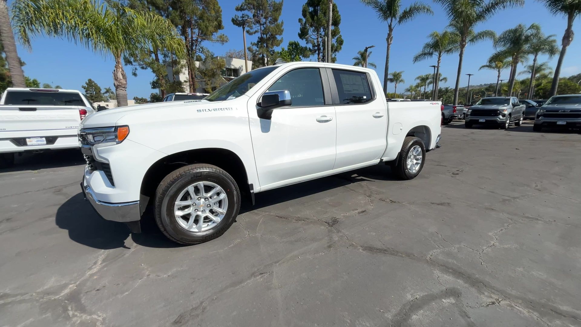 2025 Chevrolet Silverado 1500 LT photo 4