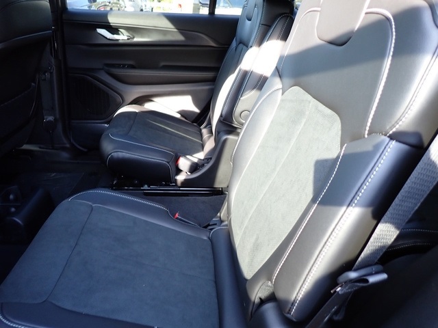 2025 Jeep Grand Cherokee Altitude X photo 12