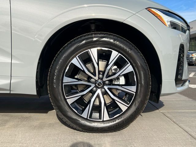 2025 Volvo XC60 B5 Core photo 8