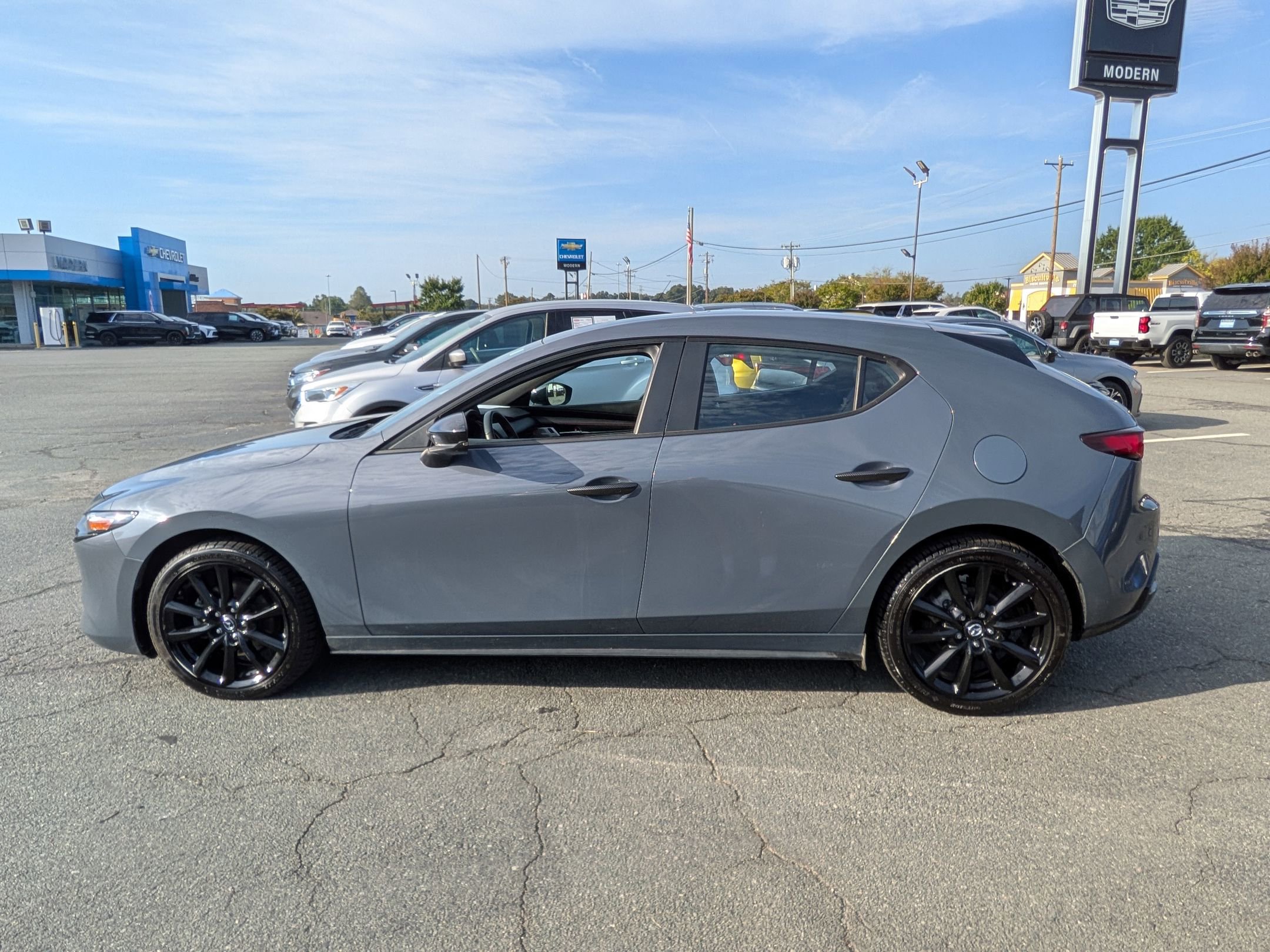 2023 Mazda Mazda3 Hatchback 2.5 s Carbon photo 2