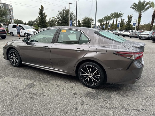 2022 Toyota Camry SE photo 4