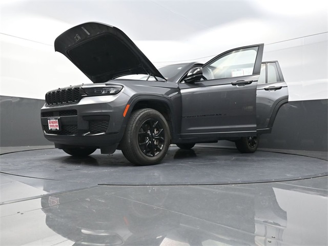 2024 Jeep Grand Cherokee Altitude photo 32