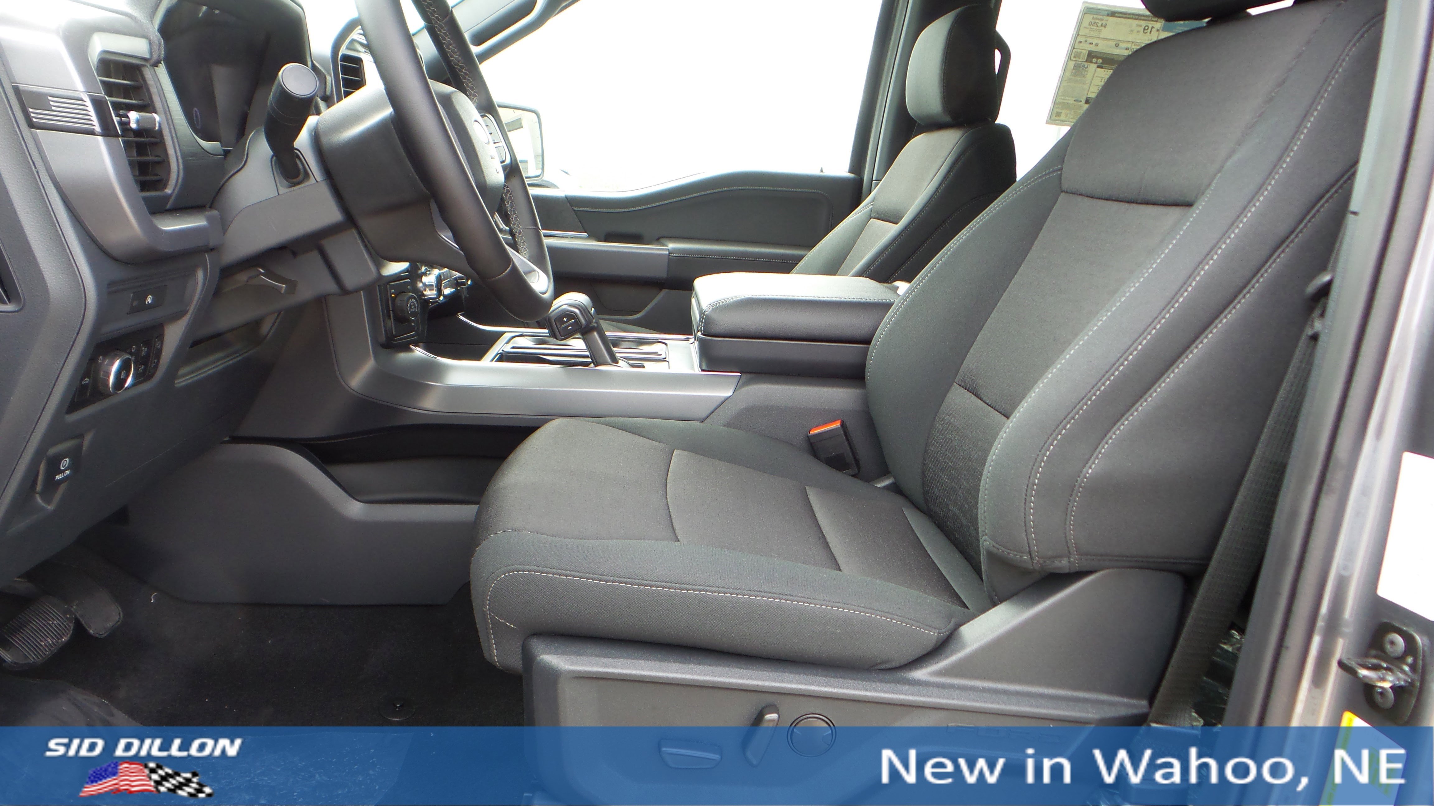 2025 Ford F-150 XLT photo 6