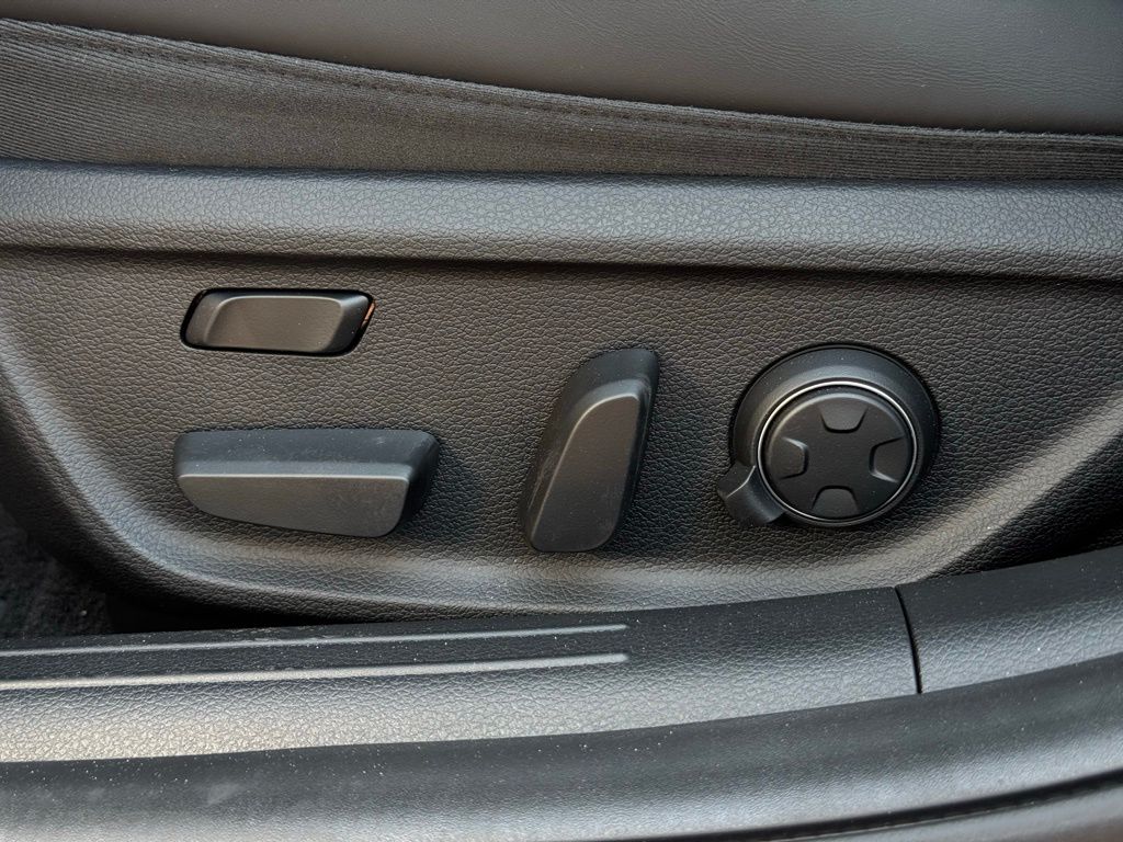 2025 Genesis G70 3.3T Sport Advanced photo 28