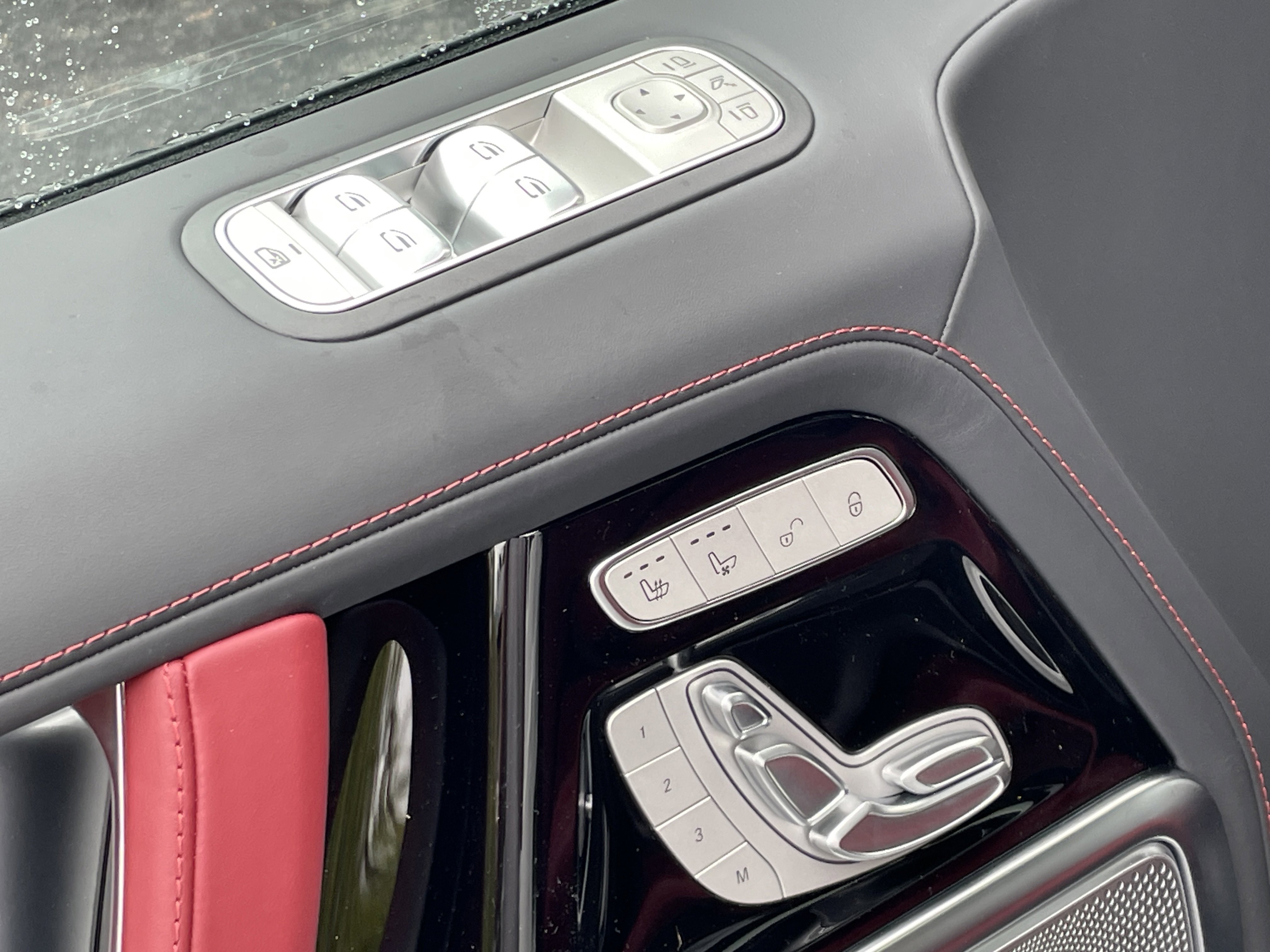 2025 Mercedes Benz G AMG 63 photo 2