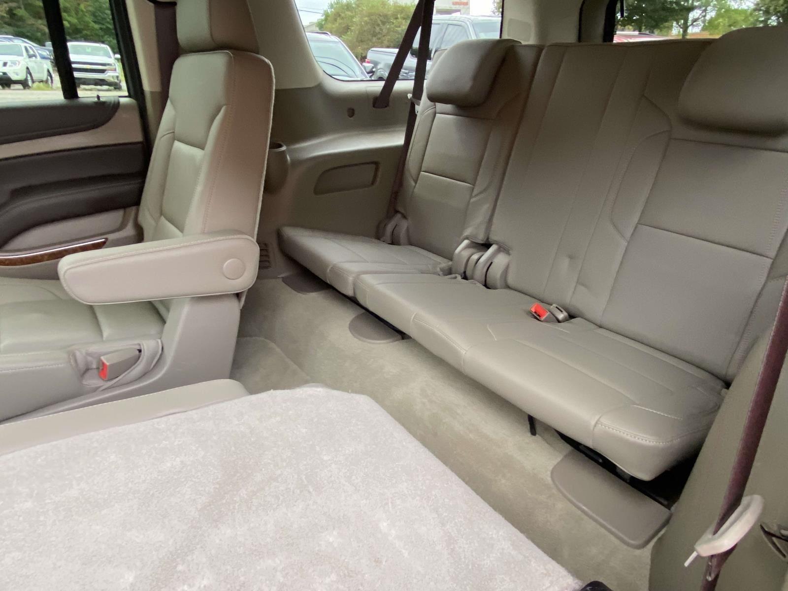 2019 Chevrolet Suburban Premier photo 4