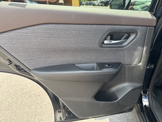 2023 Nissan Rogue SV photo 14