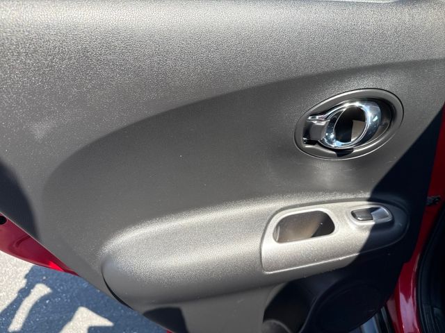 2016 Nissan Juke S photo 13