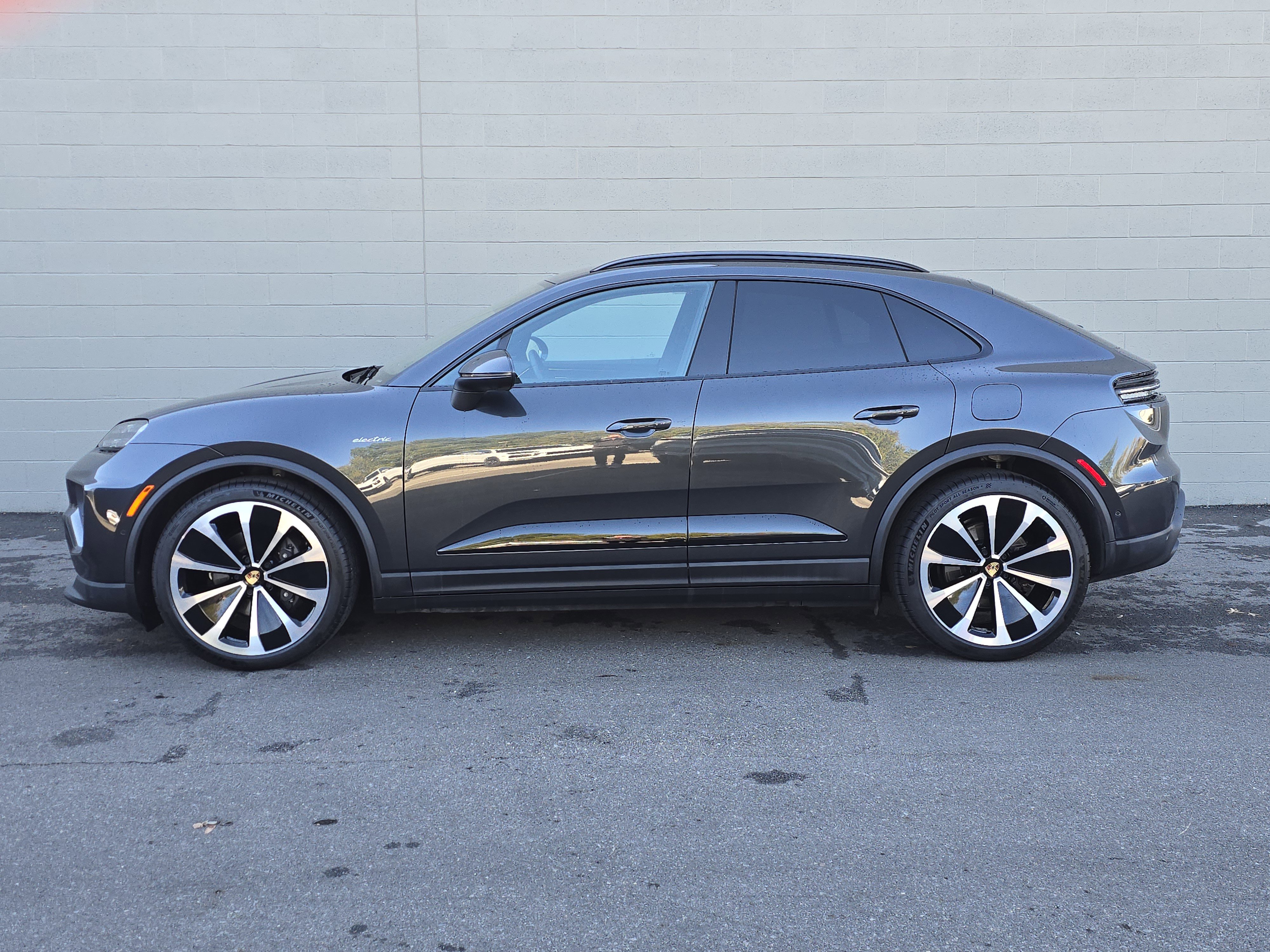 Certified 2024 Porsche Macan Base with VIN WP1AA2XA0RL002429 for sale in Columbus, OH