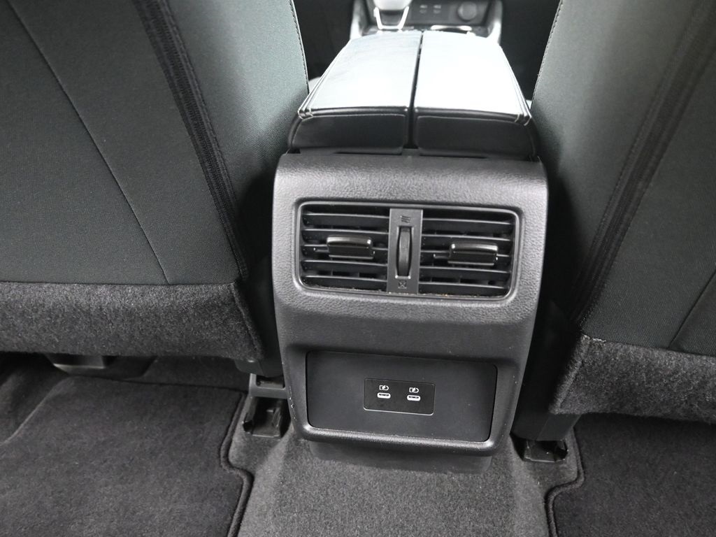 2024 Nissan Rogue SV photo 12