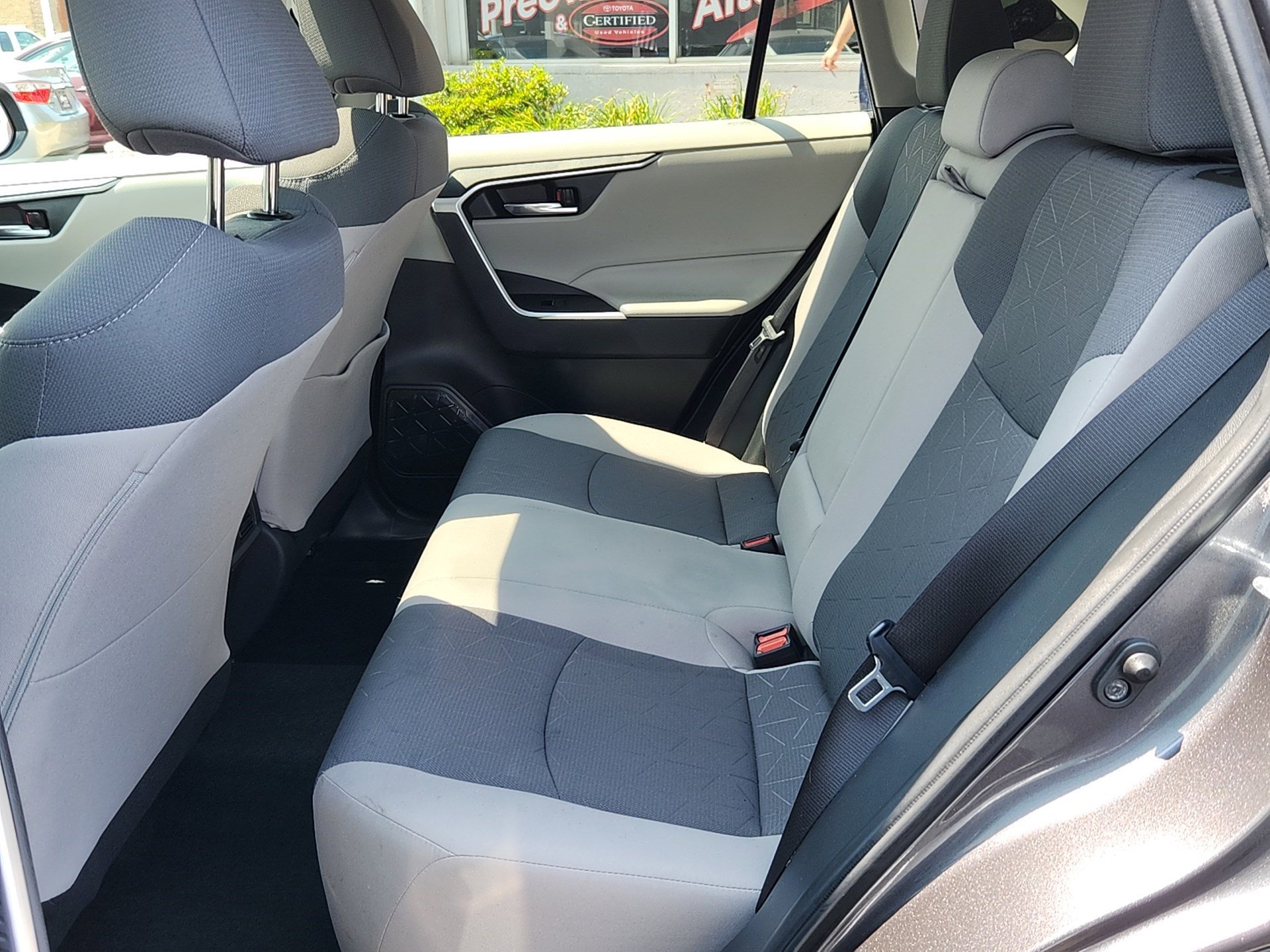 2024 Toyota RAV4 XLE photo 23