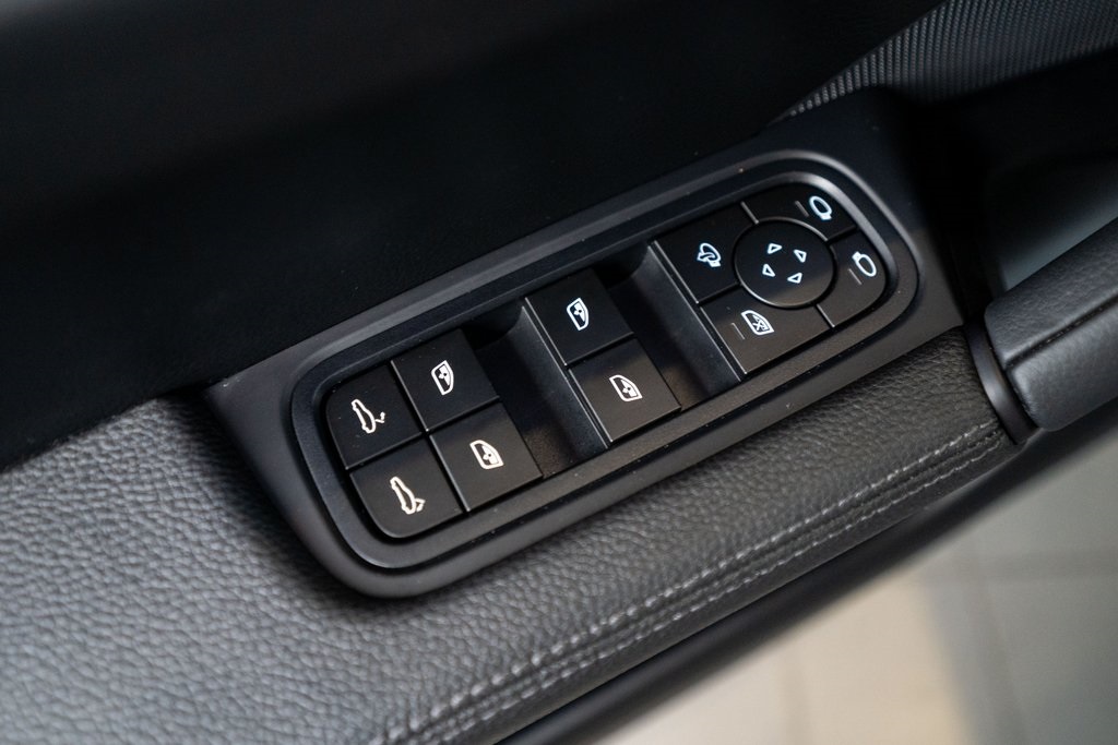 2024 Porsche Cayenne photo 17