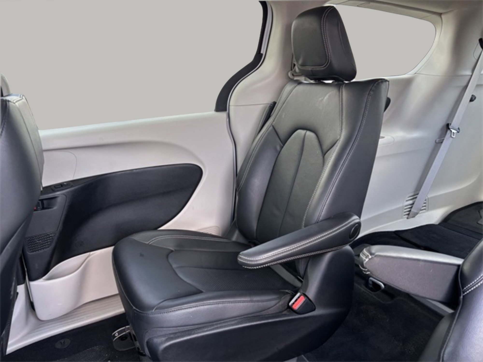 2022 Chrysler Pacifica Touring L photo 19