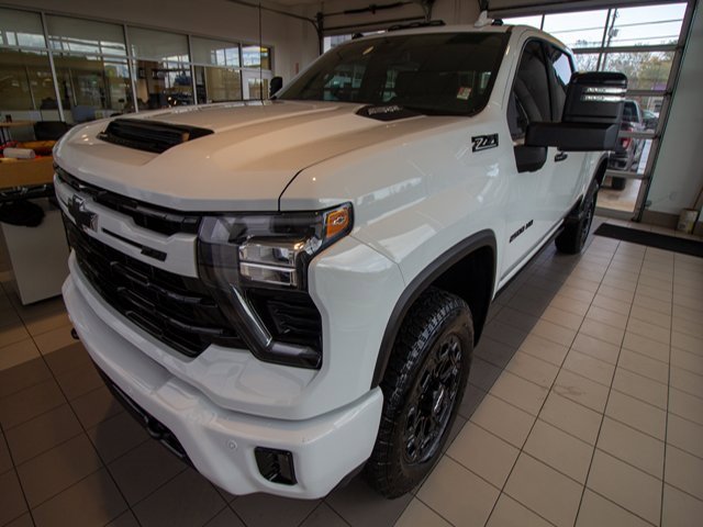 2024 Chevrolet Silverado 2500HD LTZ photo 2