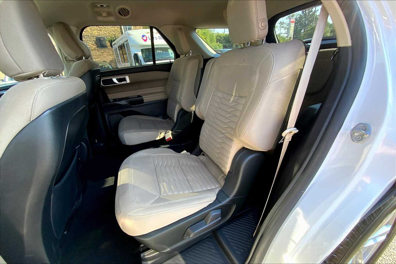 2020 Ford Explorer XLT photo 18