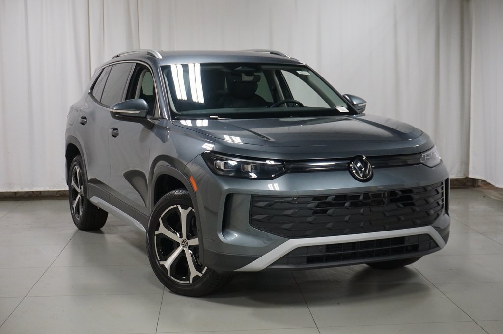 2025 Volkswagen Tiguan SE photo 2