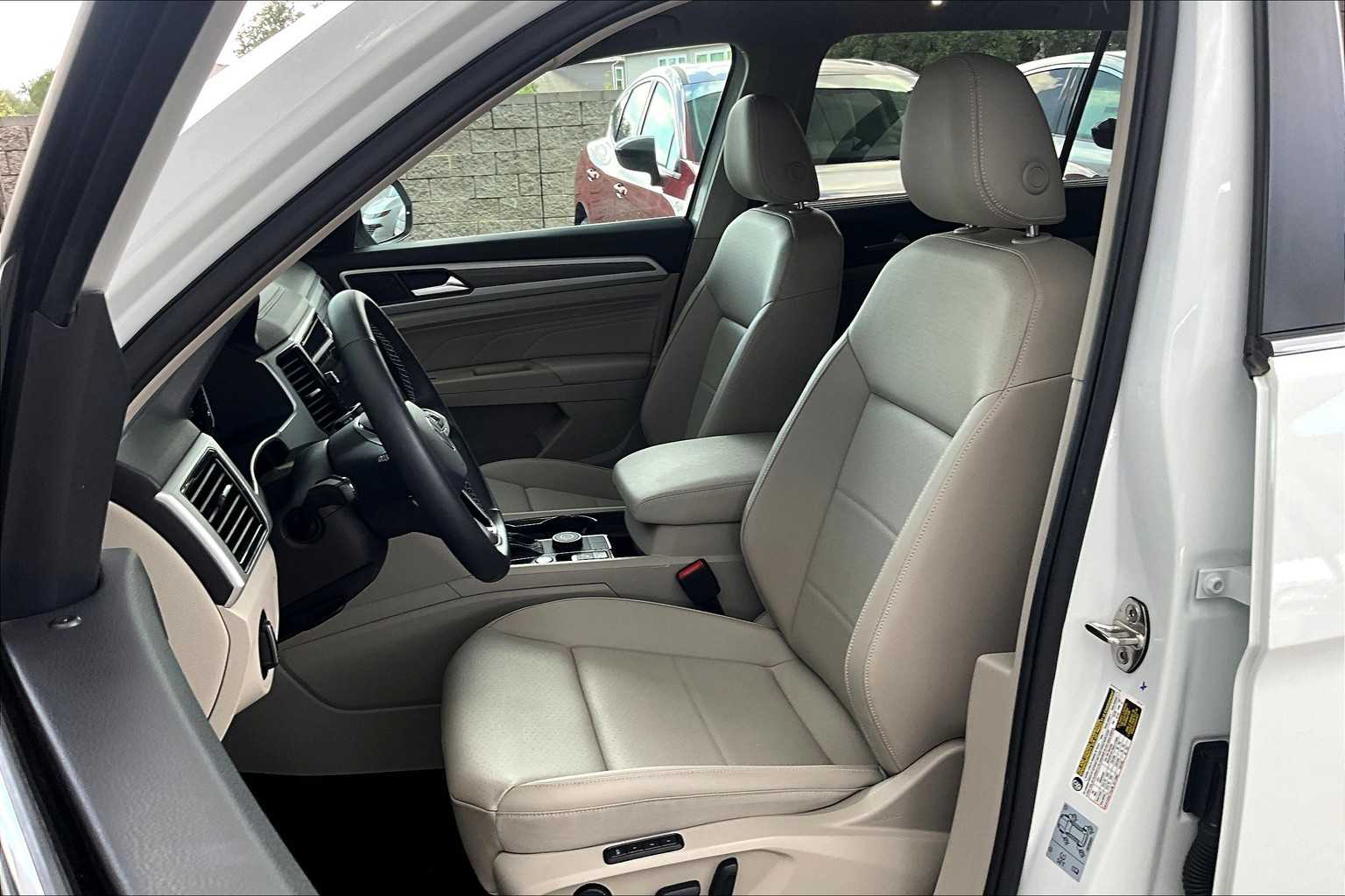 2021 Volkswagen Atlas SEL photo 6