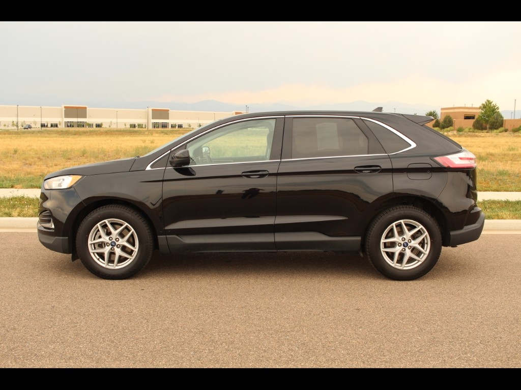 2021 Ford Edge SEL photo 2