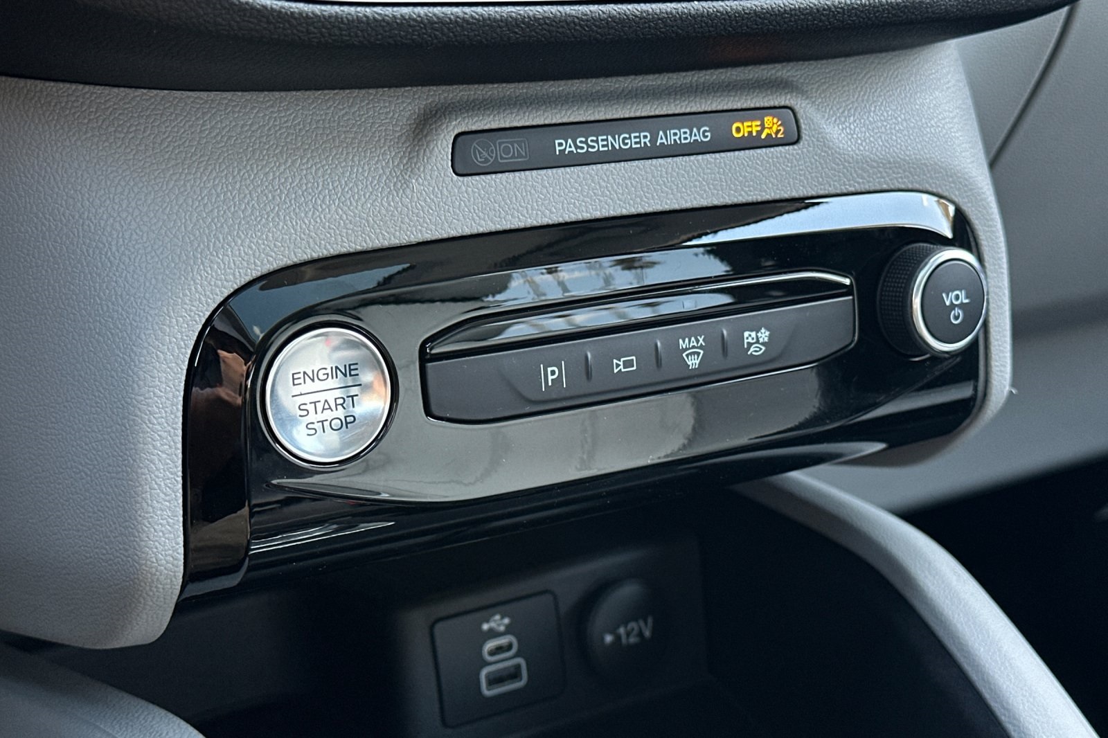 2025 Ford Escape Platinum photo 17
