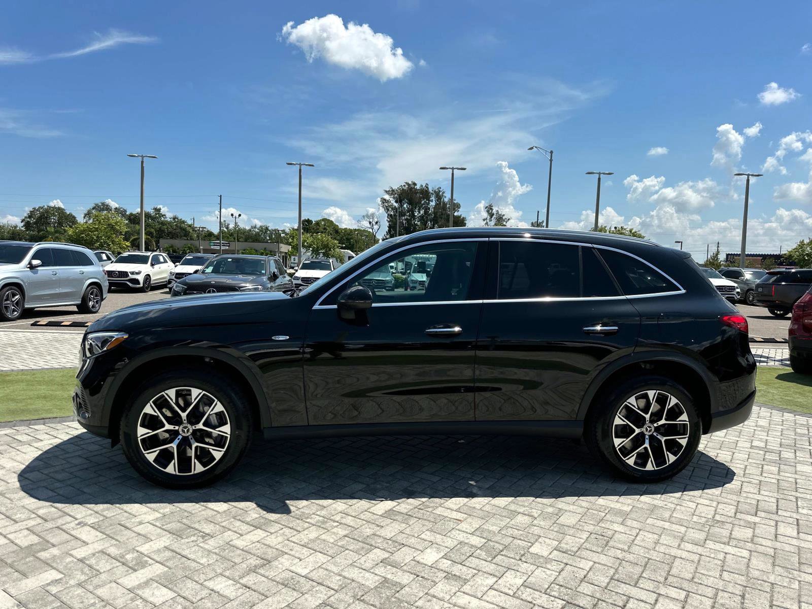 2025 Mercedes Benz GLC 350e 4MATIC photo 5